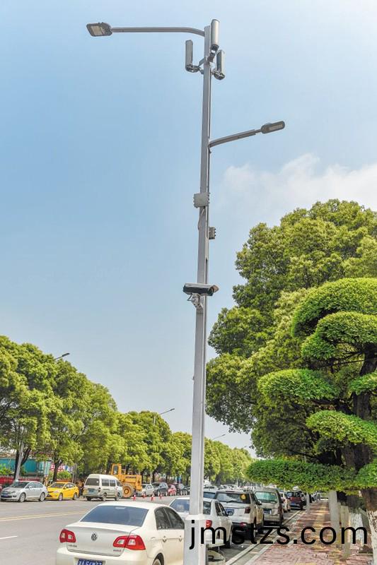 湖(hu)南(nan)首條(tiao)“智慧炤明(ming)路”亮(liang)相(xiang)長沙隆平(ping)高科技園